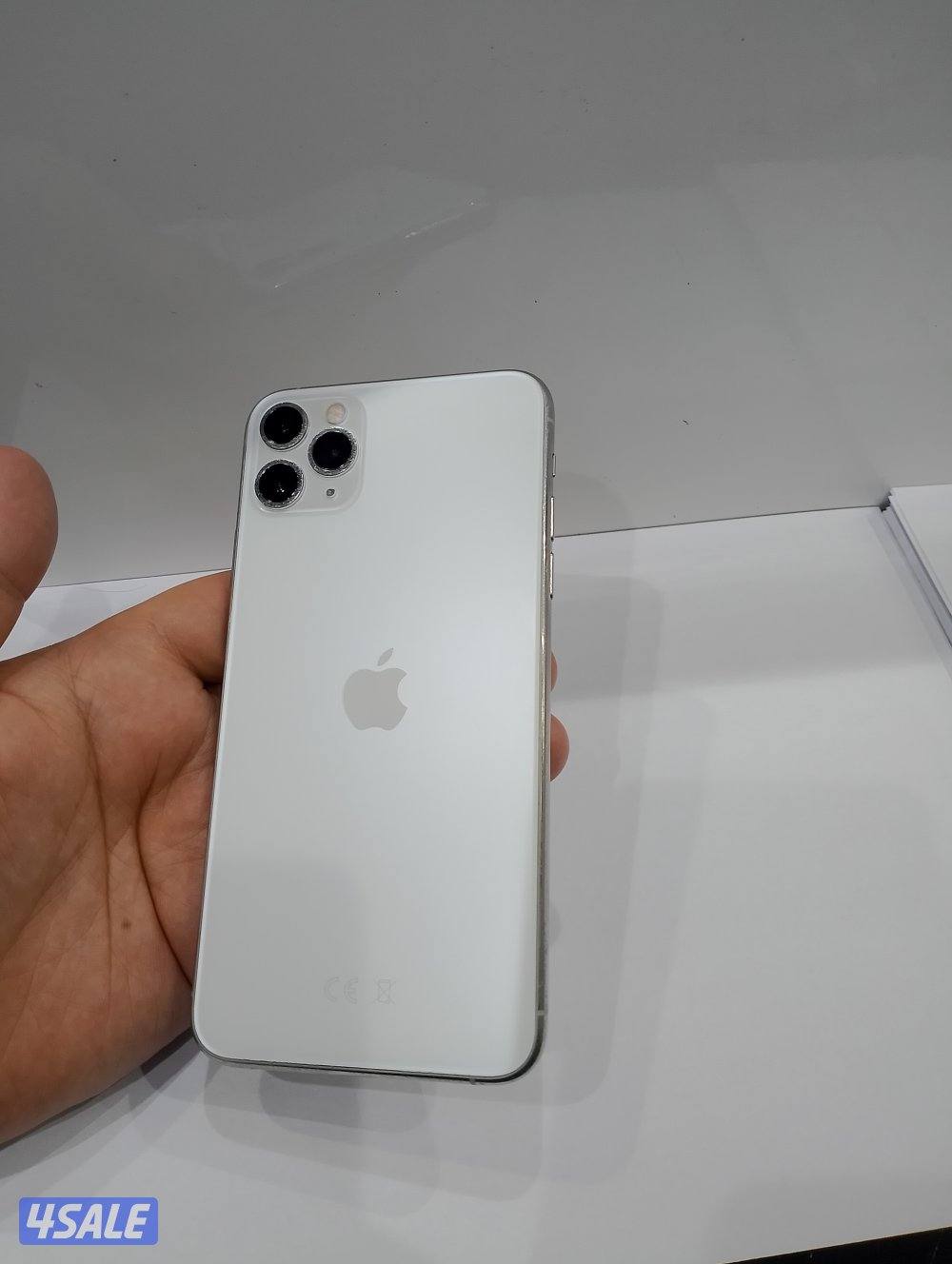 ايفون 11pro max جيجا 256 ابيض1