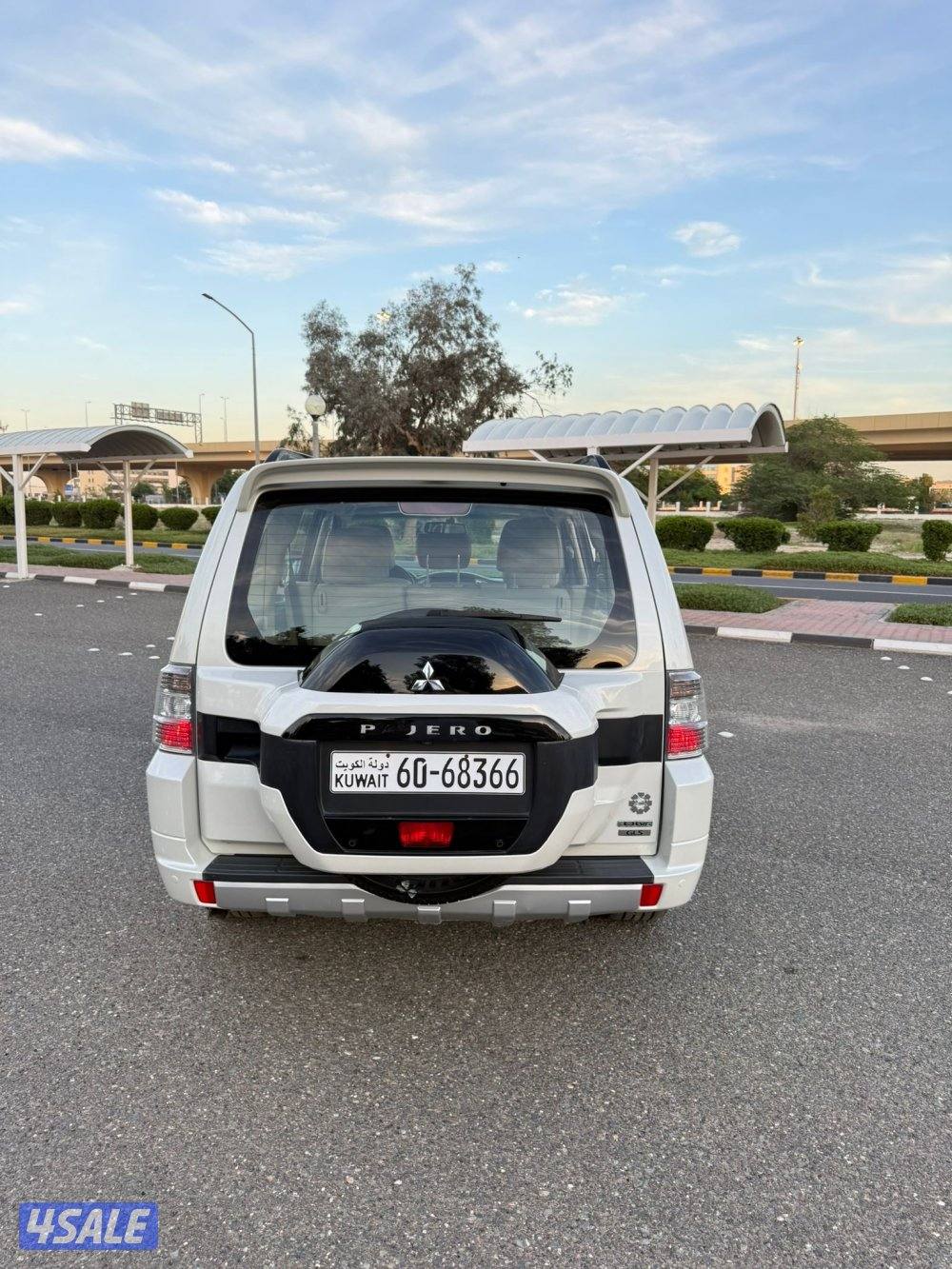 باجيرو 2022 المكينه الكبيره 3800 صبغ الوكاله ماشي 116 الف سيرفس منتظم4