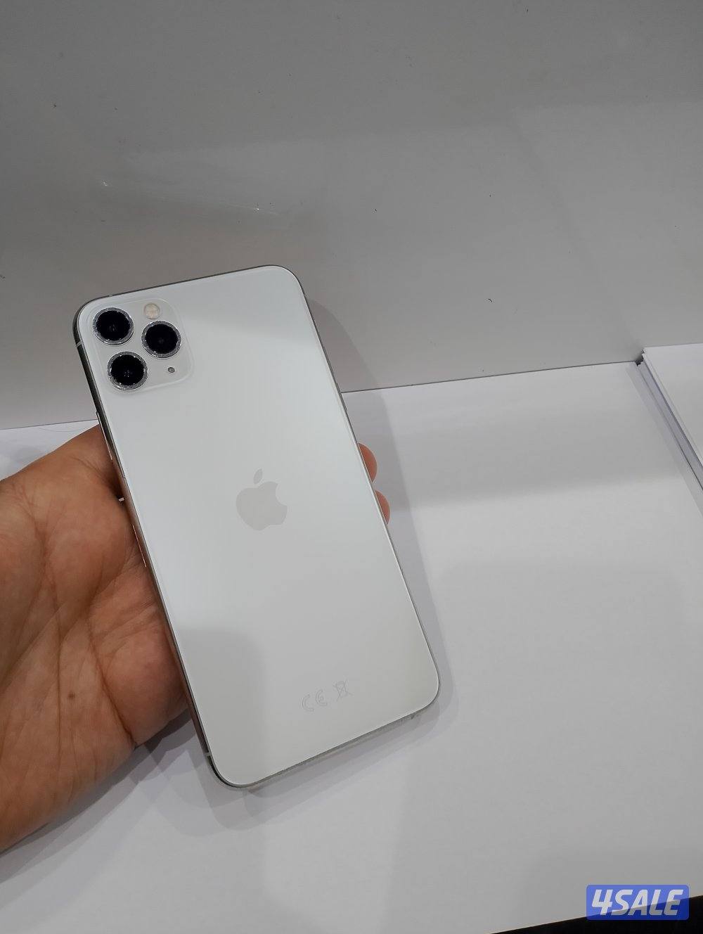 ايفون 11pro max جيجا 256 ابيض2