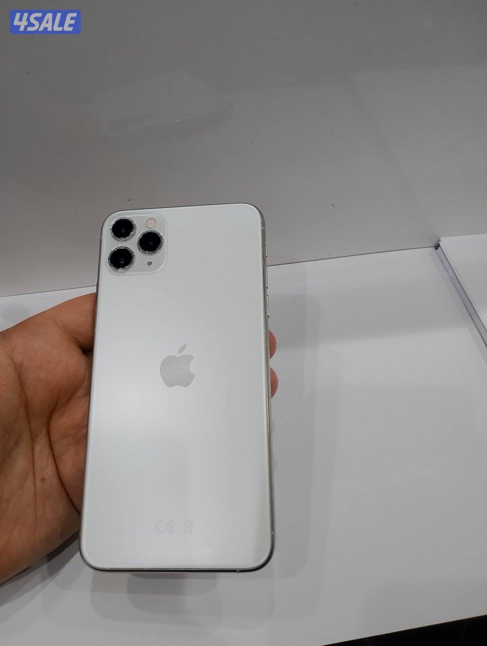 ايفون 11pro max جيجا 256 ابيض3