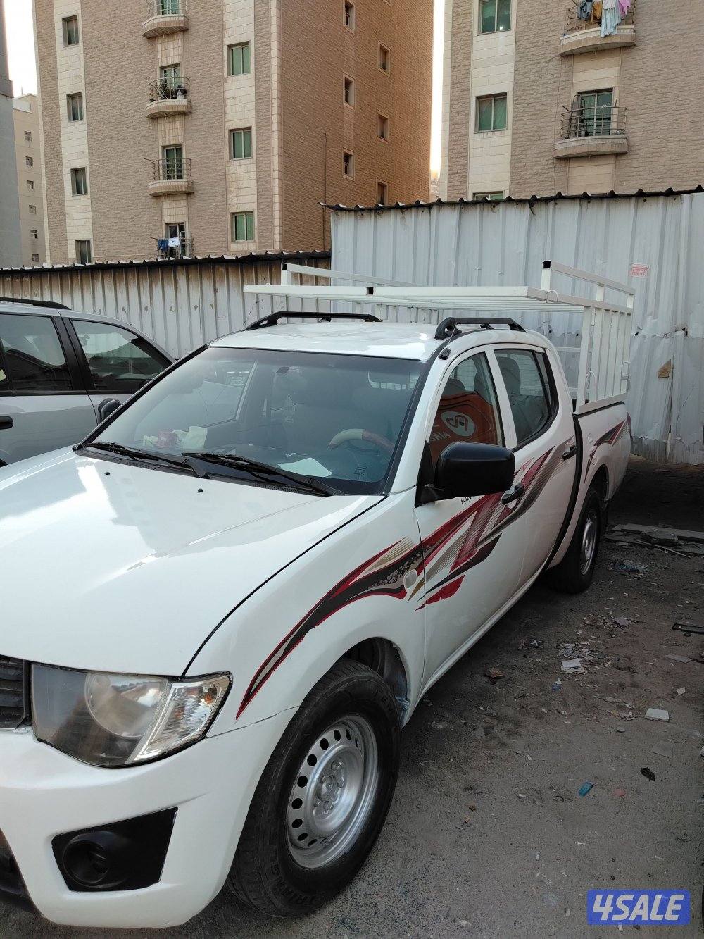 وانيت متسبيشي ممتاز بدون حوادث رخصه سنه بطاريه جديده التواصل واتساب7