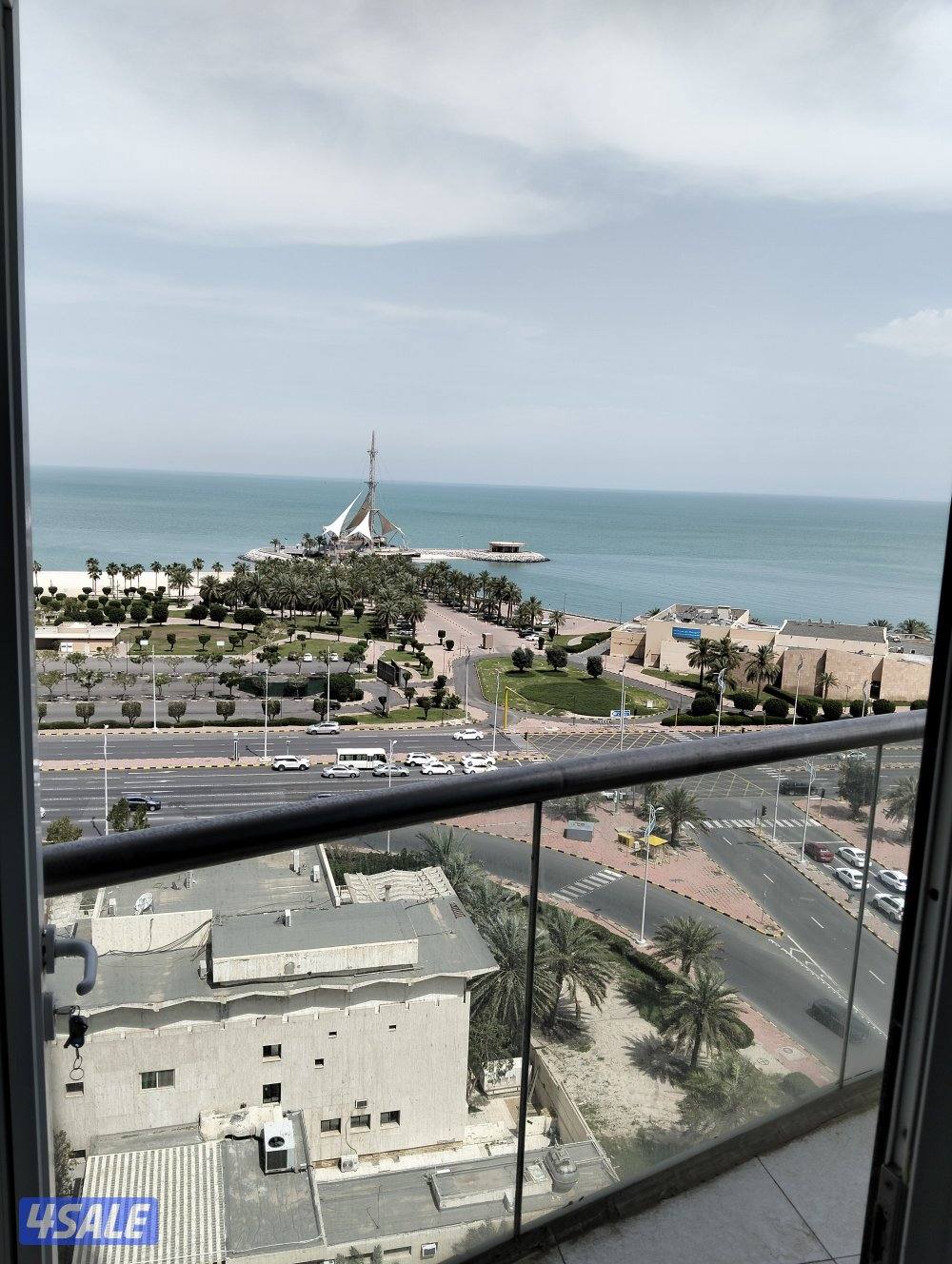 شقق للايجار صف اول شارع الخليج بجوار مارينا مول0