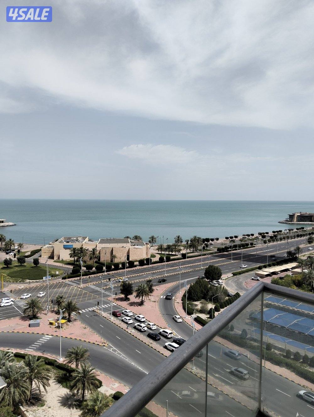 شقق للايجار صف اول شارع الخليج بجوار مارينا مول1