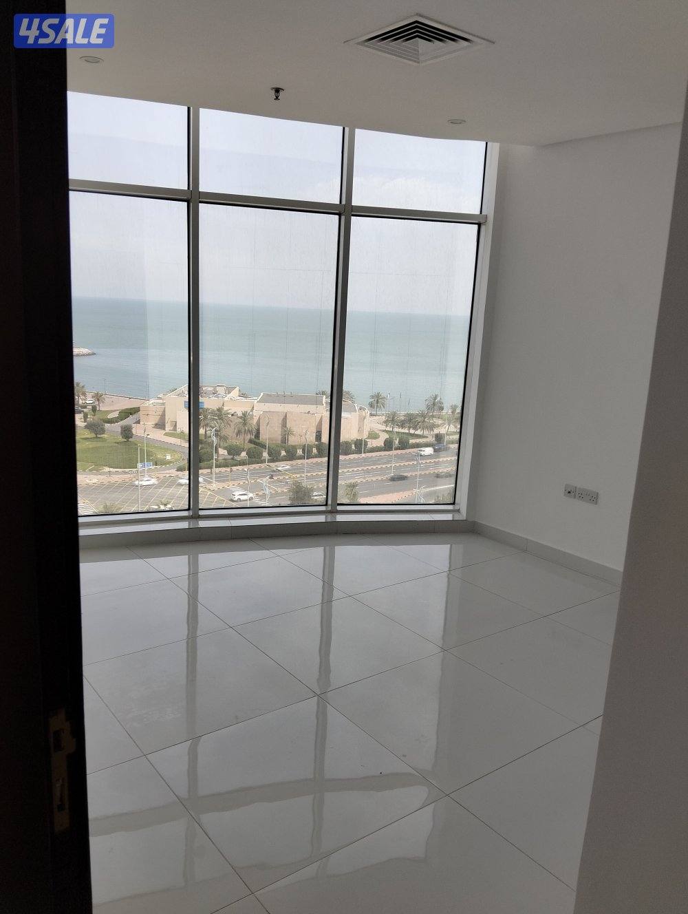 شقق للايجار صف اول شارع الخليج بجوار مارينا مول3