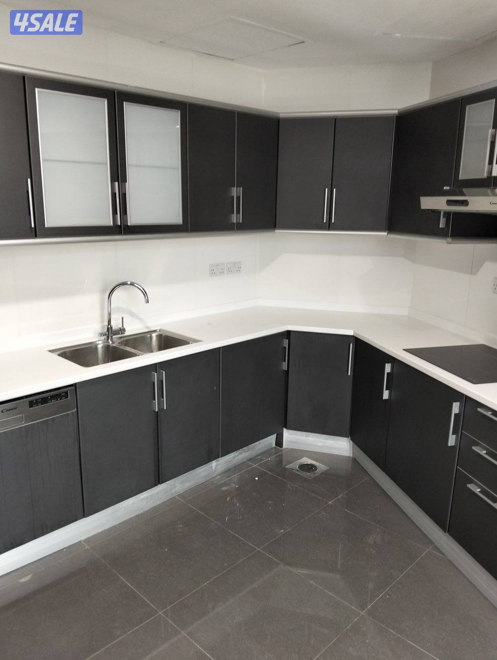 شقق للايجار صف اول شارع الخليج بجوار مارينا مول4