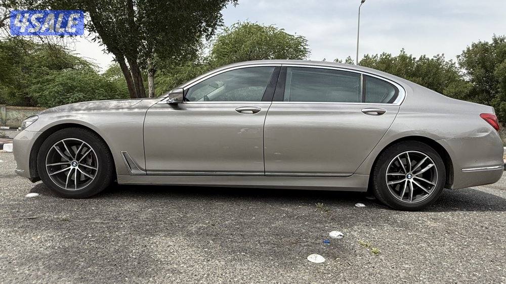 للجادين بيعة سريعة للبيع بي أم 740 موديل 2017 الغانم شرط الفحص3