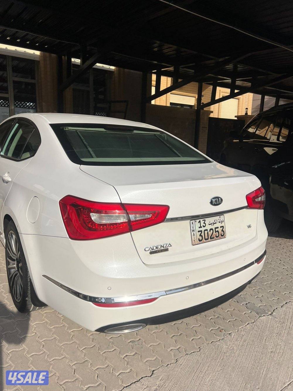 للبيع كيا كادينزا ٢٠١٥ ماشي ٢١١ صبغ الوكاله عدا قطعتين1