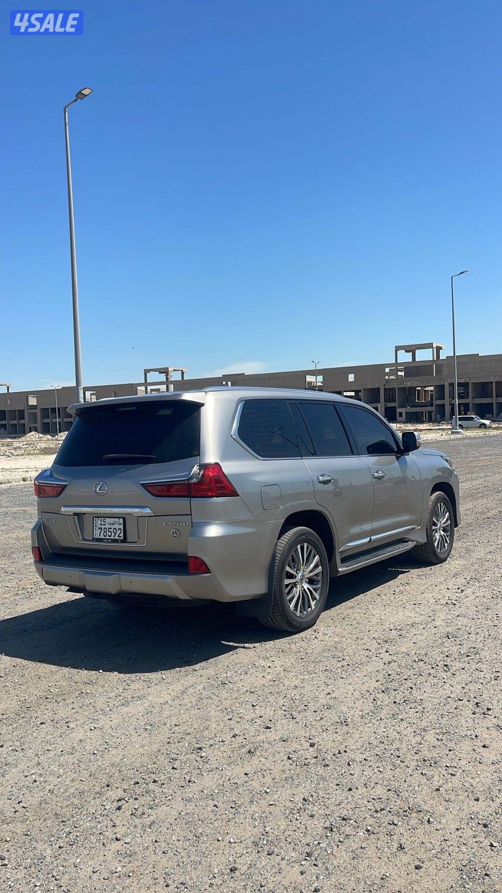 لكزس LX570 الساير 2018 بحاله الوكاله درجه ثانيه عداد 160 الف2