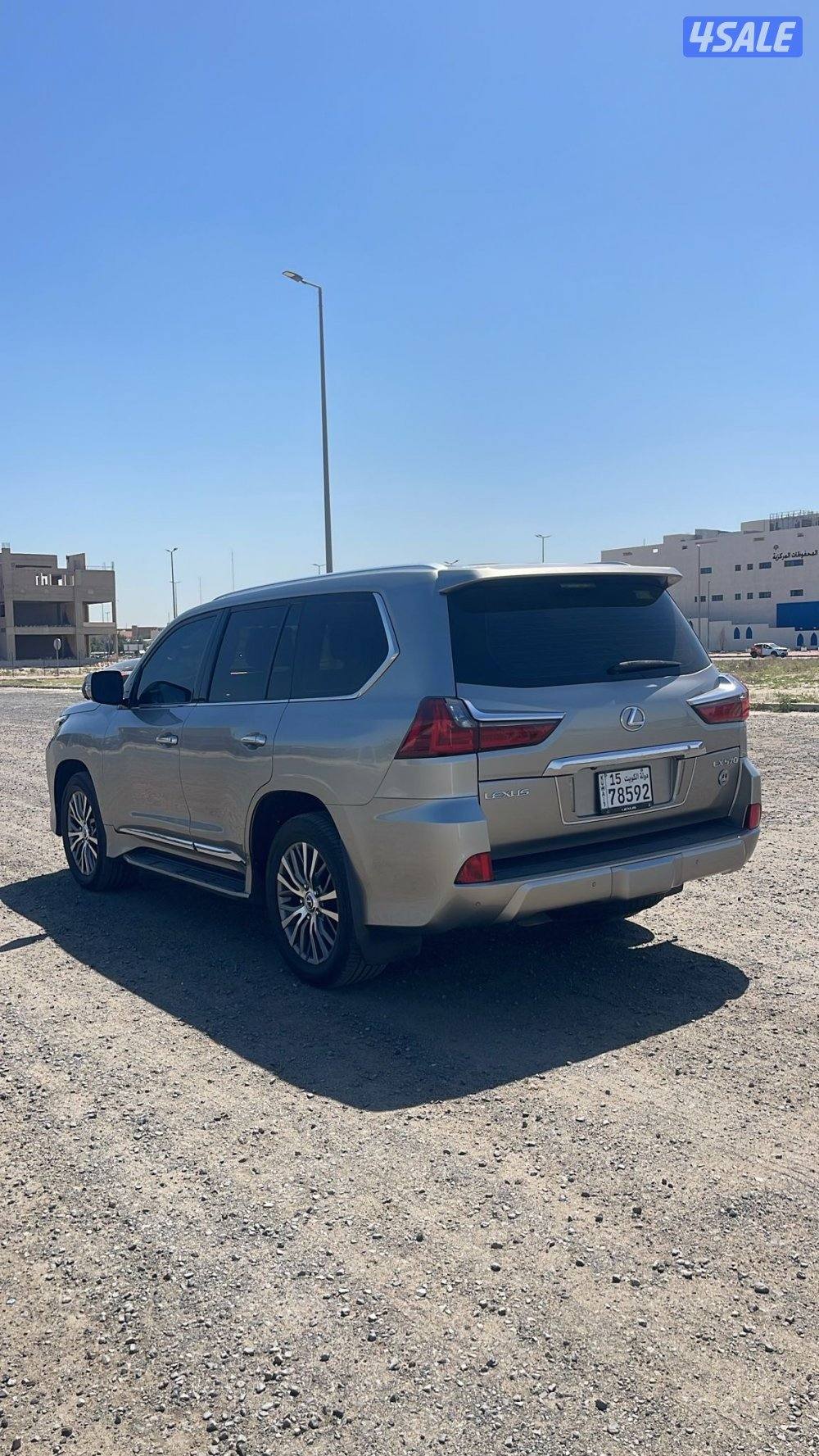 لكزس LX570 الساير 2018 بحاله الوكاله درجه ثانيه عداد 160 الف3