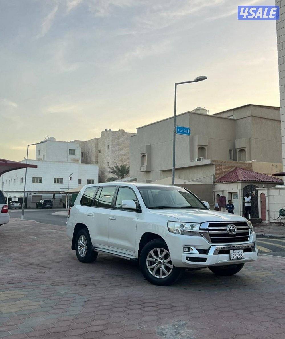 لاند كروز جير عادي سبير علاق 2019 الخليج بحاله الوكاله عداد 126 الف0