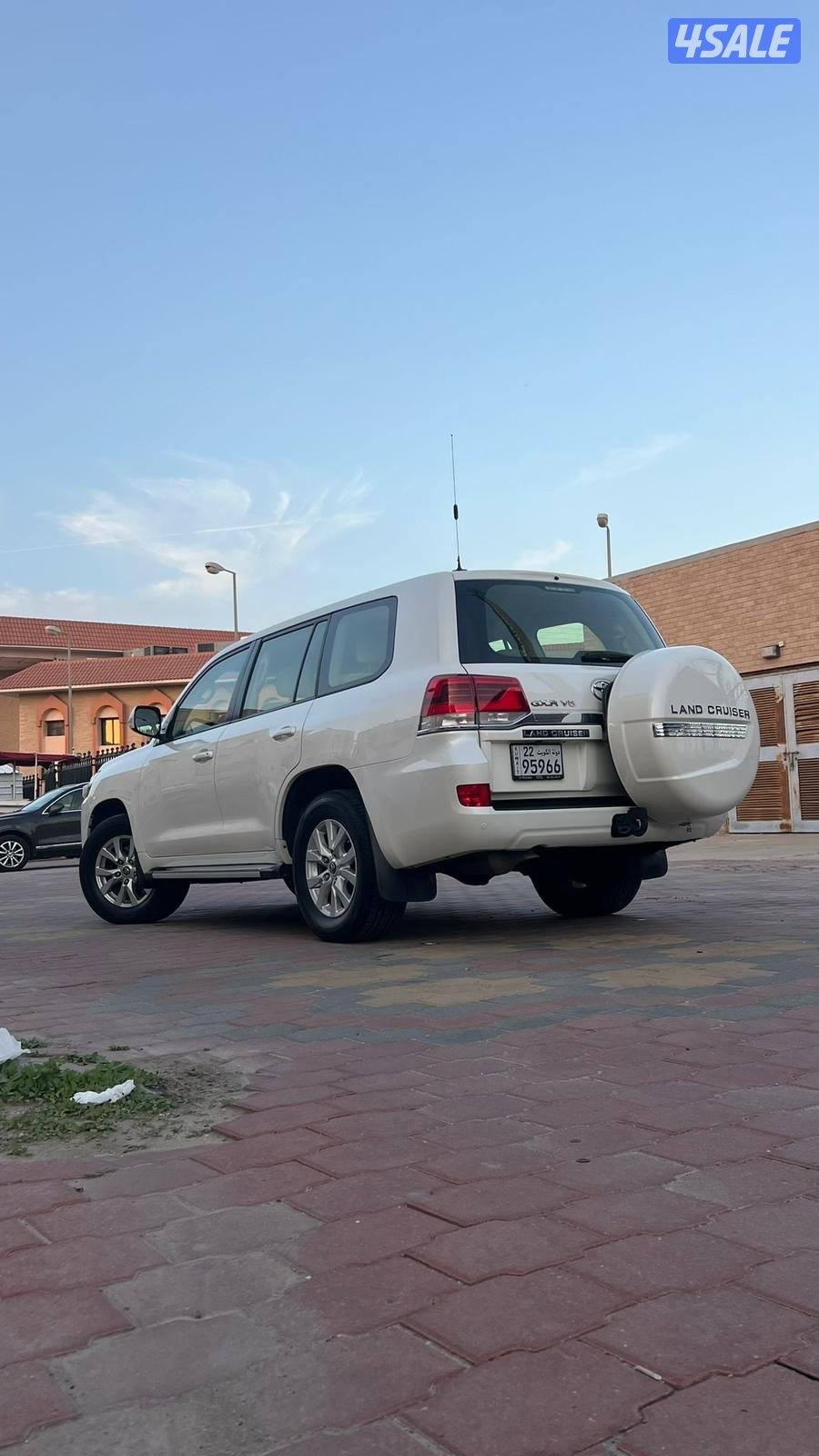 لاند كروز جير عادي سبير علاق 2019 الخليج بحاله الوكاله عداد 126 الف5