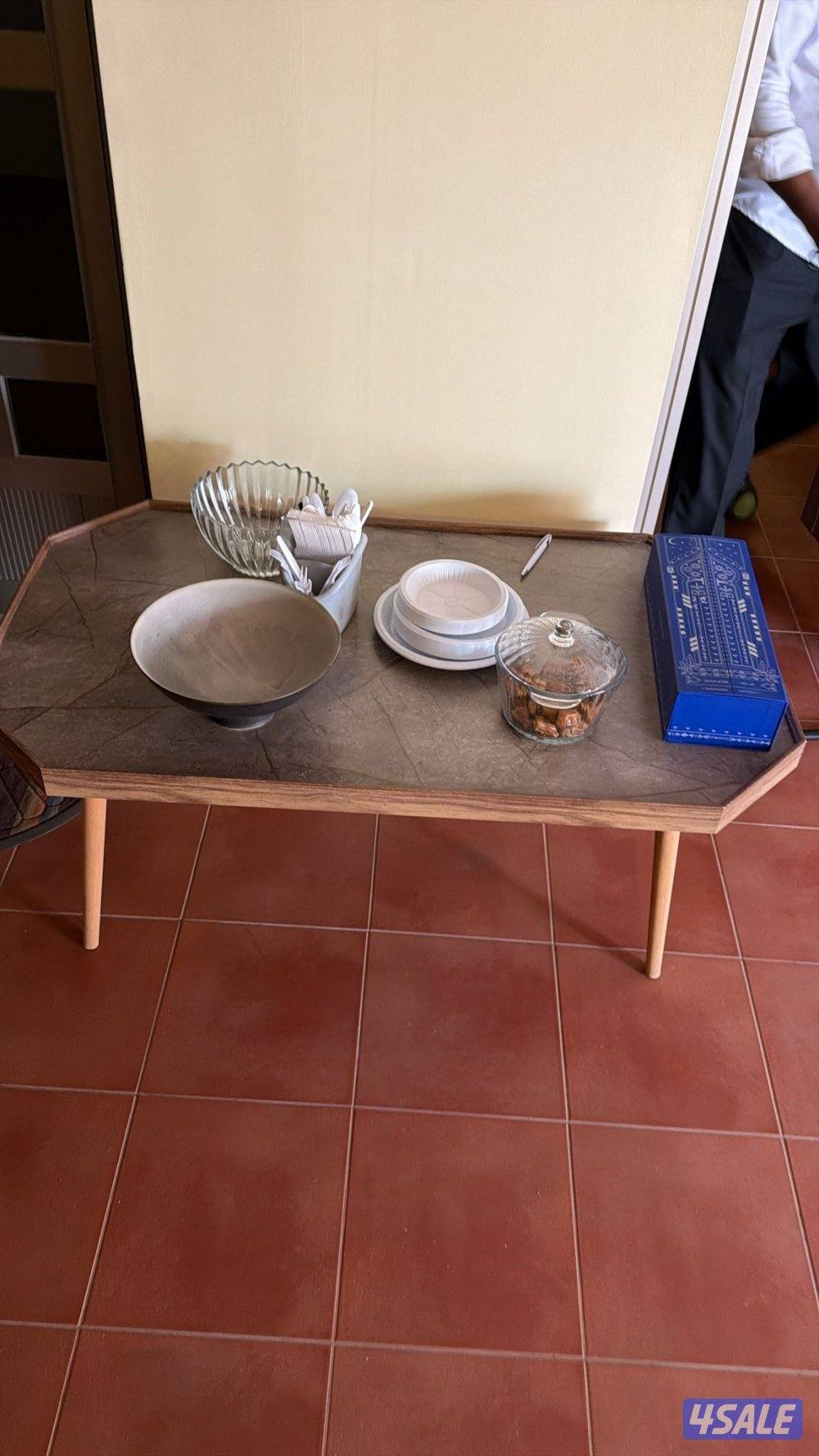 للبيع حلسه صاله اوغرفة ضيوف ٥.٢٠ م مع طارله وسط وملحقاتها0