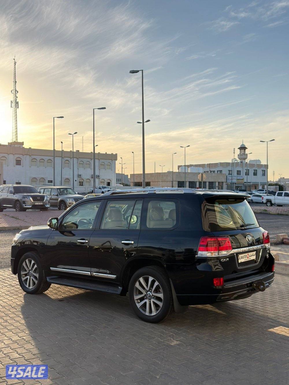 للبيع لاند كروزر GXRموديل 2018 صبغ الوكاله4
