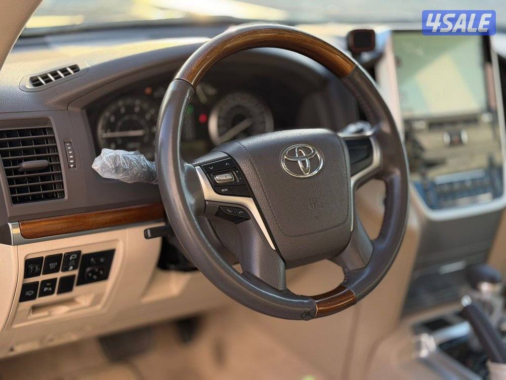 للبيع لاند كروزر GXRموديل 2018 صبغ الوكاله11