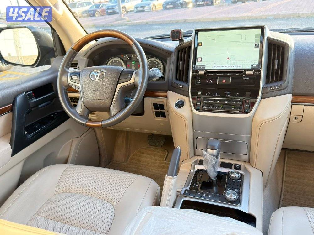 للبيع لاند كروزر GXRموديل 2018 صبغ الوكاله10