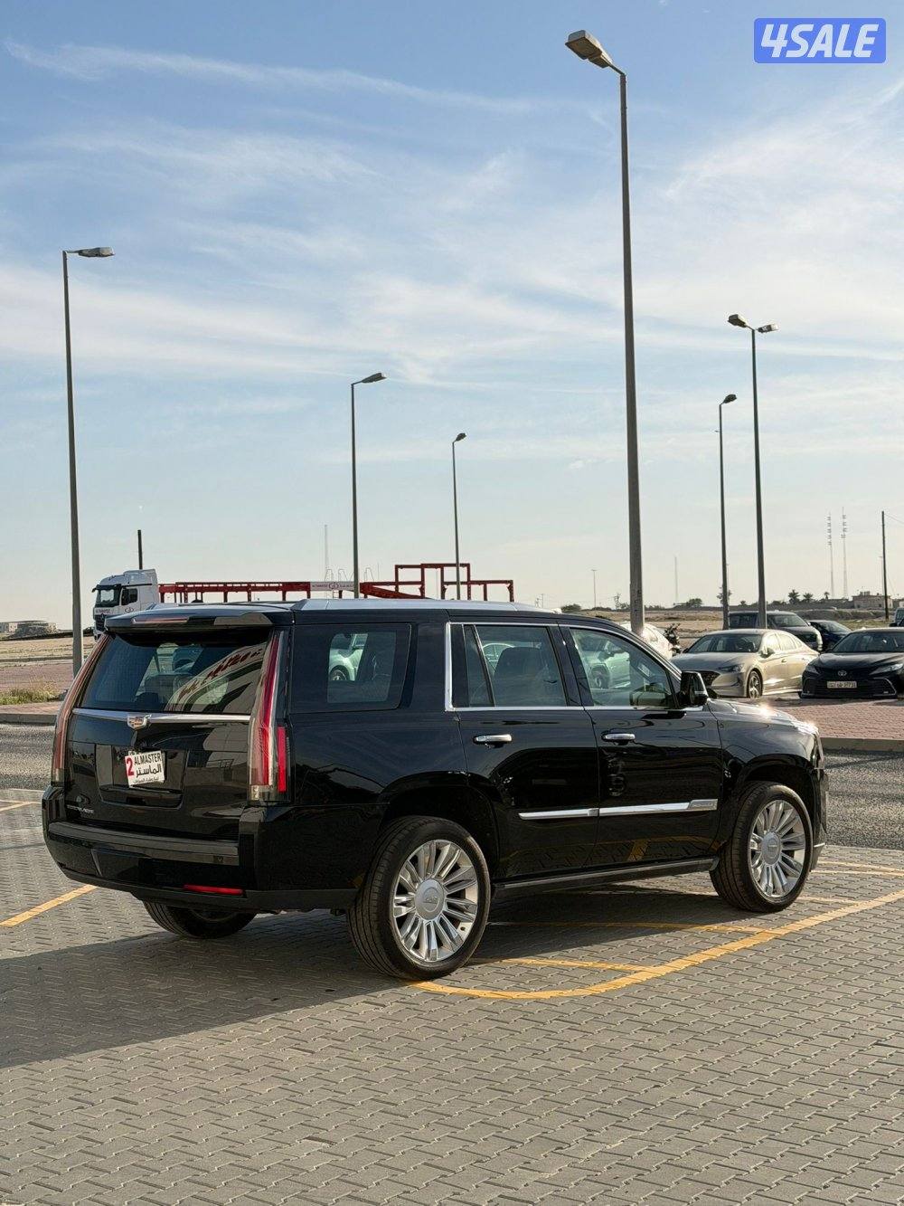 اسكاليد بلاتنيوم موديل 2017 صبغ الوكاله وارد قطر3