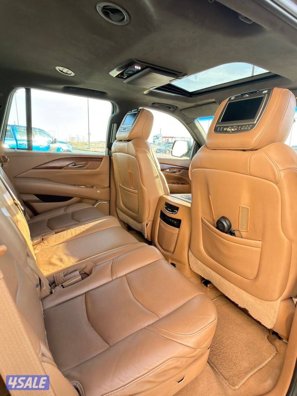 اسكاليد بلاتنيوم موديل 2017 صبغ الوكاله وارد قطر8