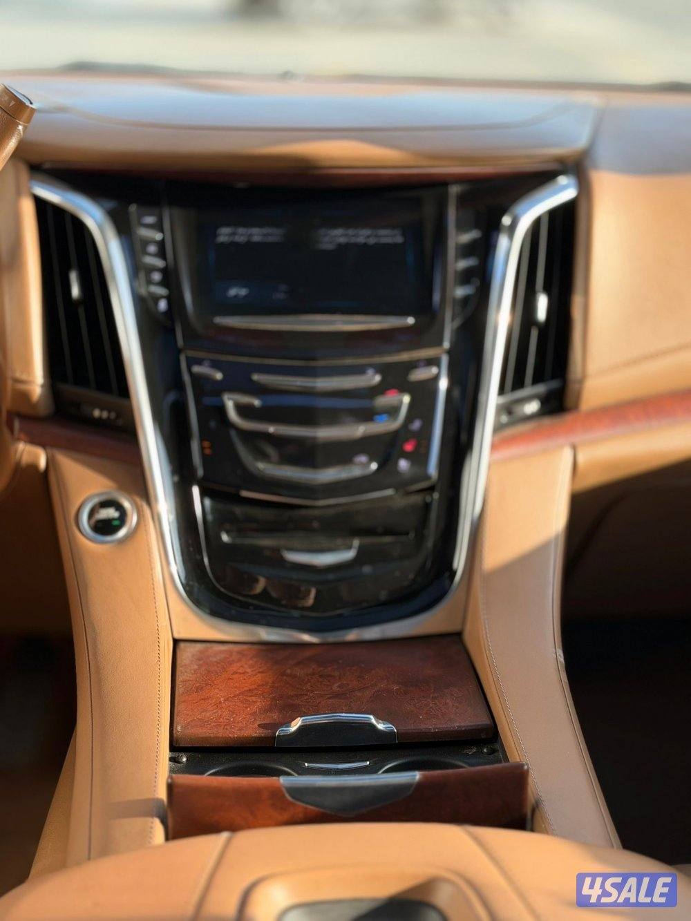 اسكاليد بلاتنيوم موديل 2017 صبغ الوكاله وارد قطر12