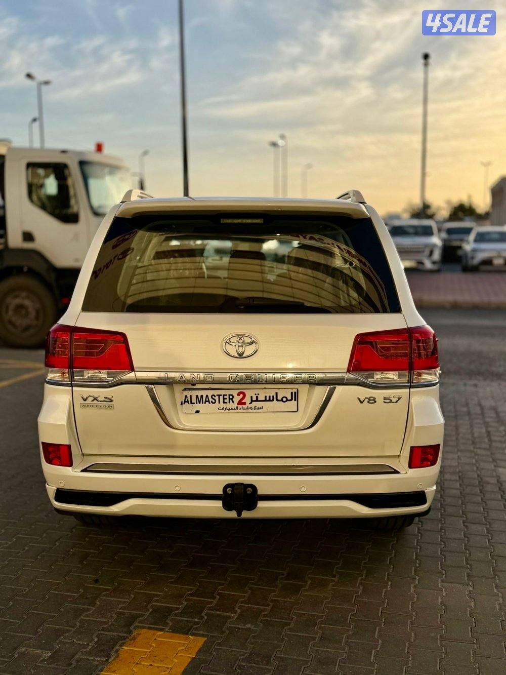 للبيع لاند كروزر VX-s موديل 2018  صبغ الوكاله4