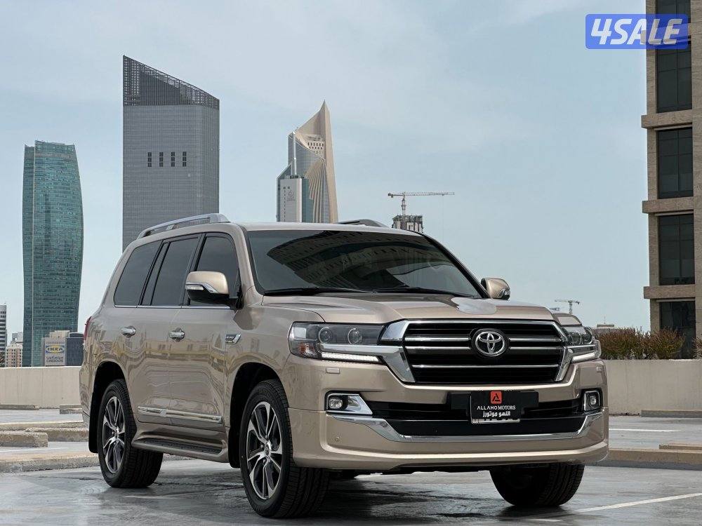 لاندكروزرGXR V8 قراند تورنق موديل2020 عداد133الف وارد الساير0