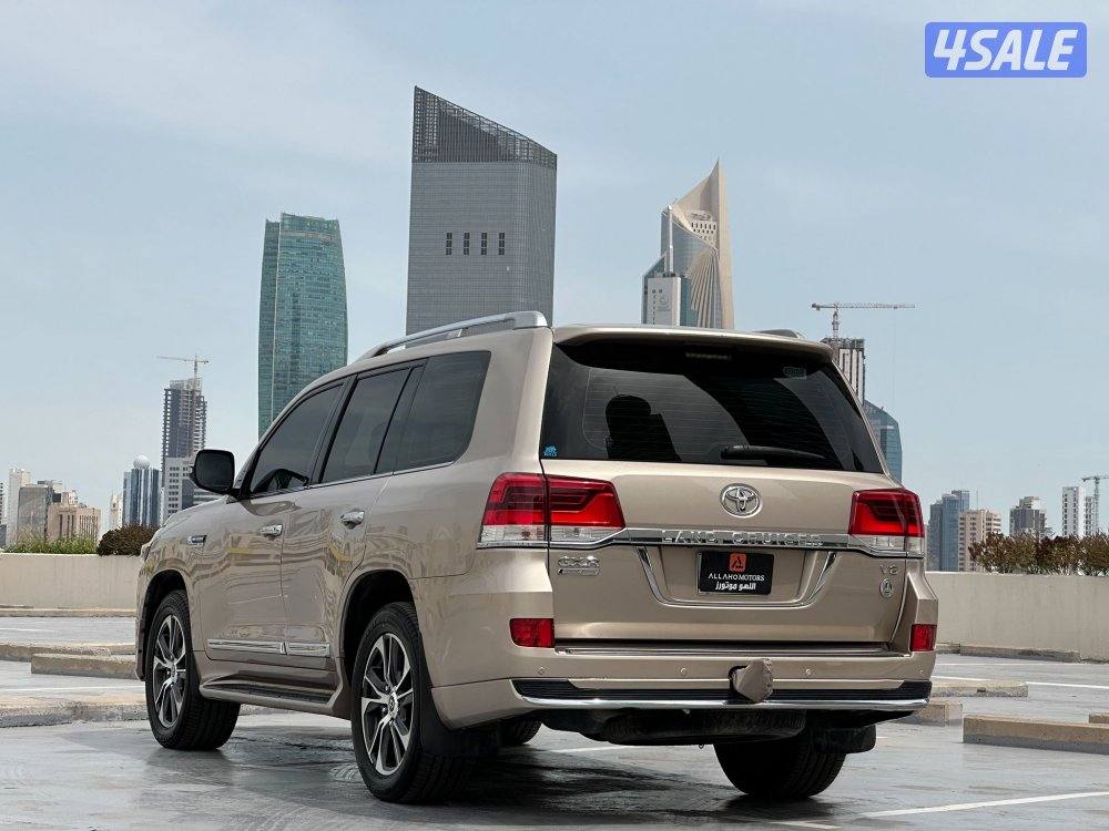 لاندكروزرGXR V8 قراند تورنق موديل2020 عداد133الف وارد الساير2