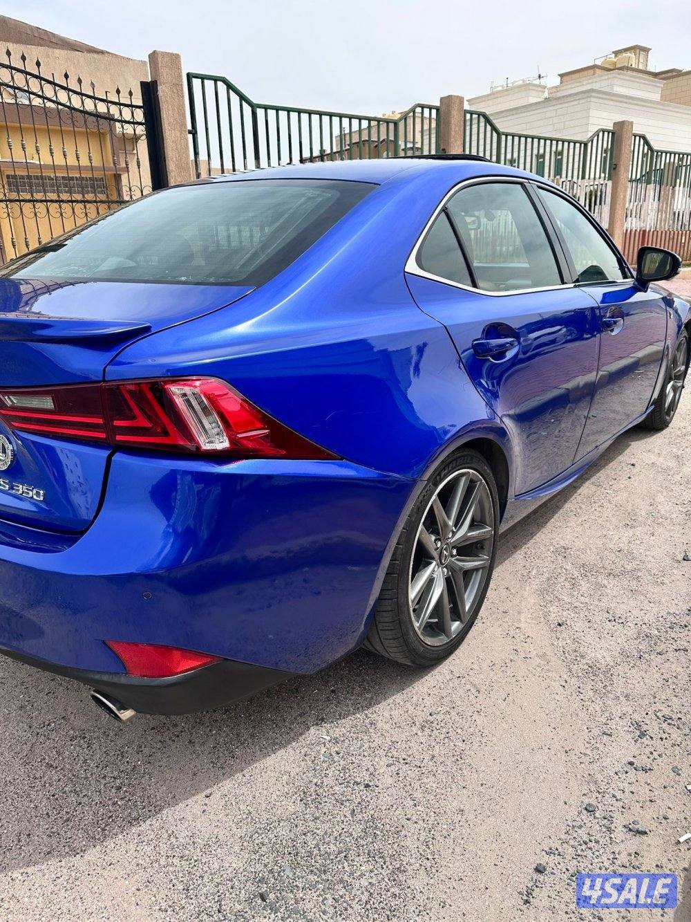 للبيع لكزس موديل 2015 IS 3500