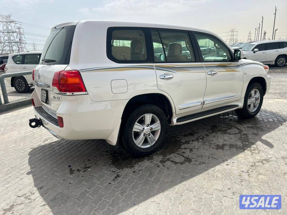 لاند كروزر VX.R - 5.7 V8  موديل 2013 ماشى 443.000 k.m  وارد الخليج .2
