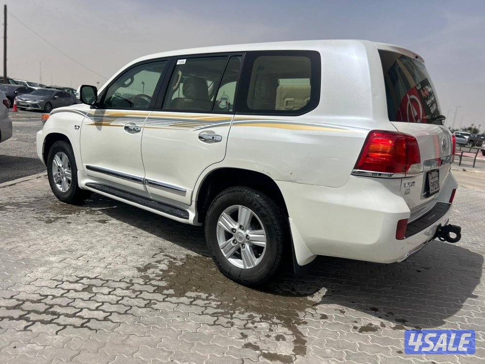 لاند كروزر VX.R - 5.7 V8  موديل 2013 ماشى 443.000 k.m  وارد الخليج .3