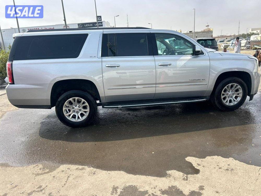 XL يوكن GMC موديل 2018 ماشى 220.000 k.m وارد بهبهانى.صبغ وكالة شاشة2