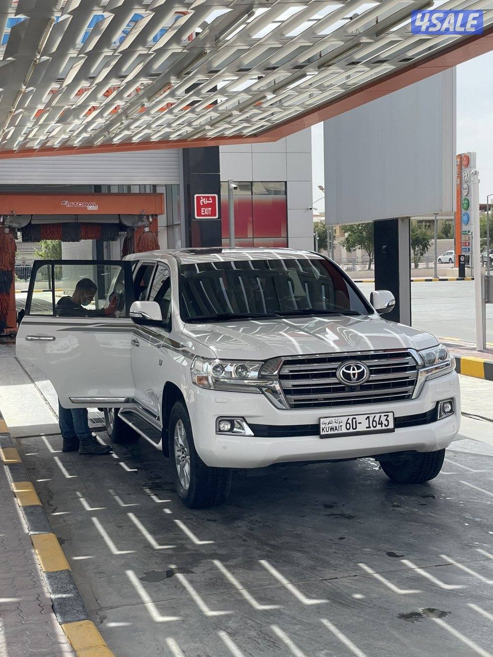 لاندكروزر في اكس ار0