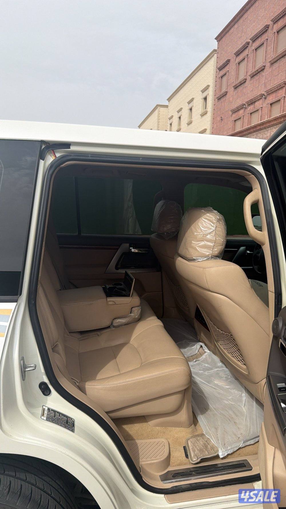 للبيع لااند موديل ٢٠١٣ وارد قطر vxr1