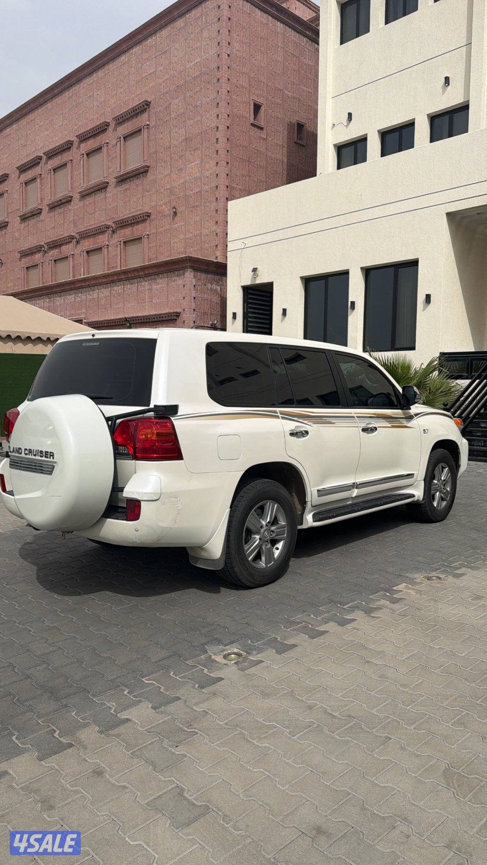 للبيع لااند موديل ٢٠١٣ وارد قطر vxr2