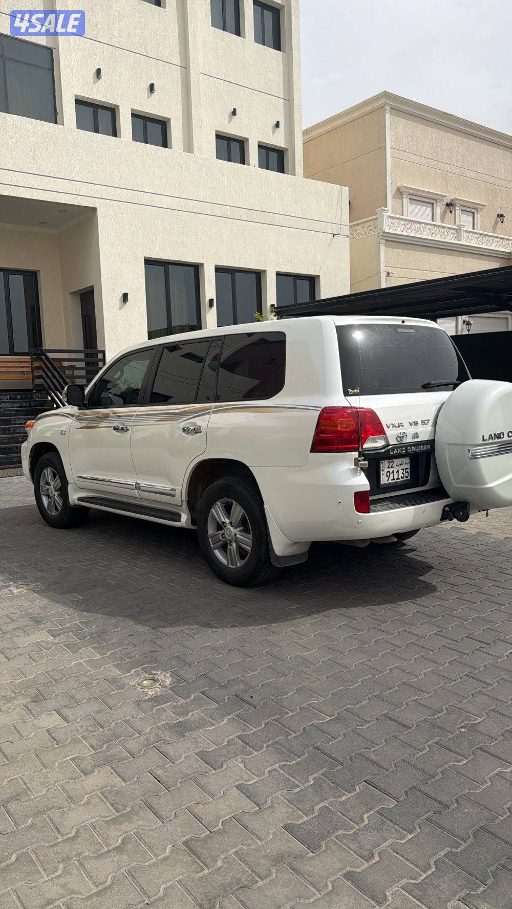 للبيع لااند موديل ٢٠١٣ وارد قطر vxr4