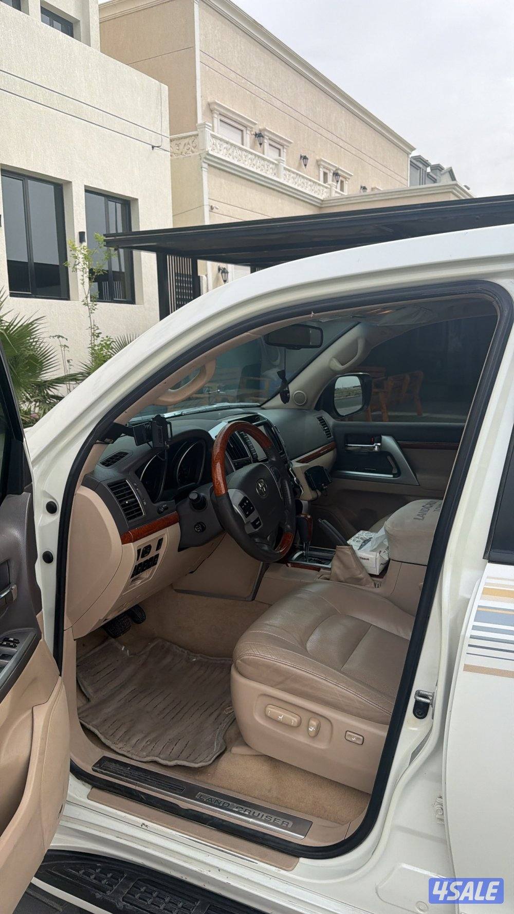 للبيع لااند موديل ٢٠١٣ وارد قطر vxr6