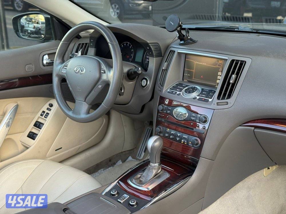 INFINITI Q60 _ 20156