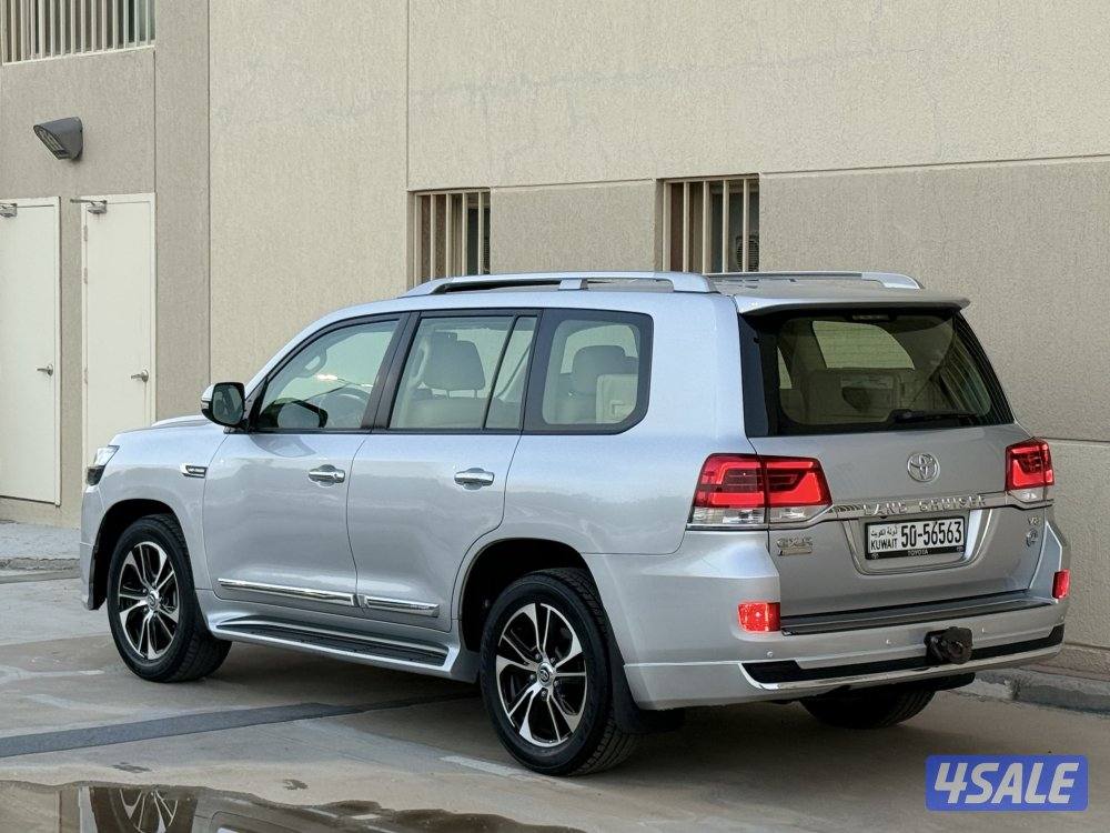 لاند كروزر V8 - موديل 2018 - عداد 229 - وارد الساير - كامل المواصفات3