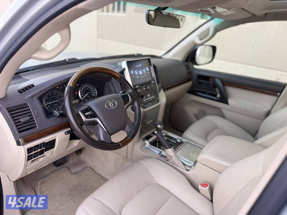 لاند كروزر V8 - موديل 2018 - عداد 229 - وارد الساير - كامل المواصفات5