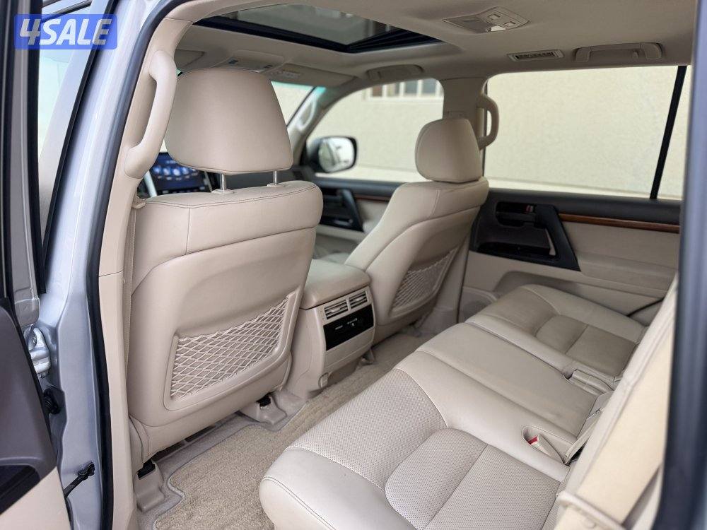 لاند كروزر V8 - موديل 2018 - عداد 229 - وارد الساير - كامل المواصفات7