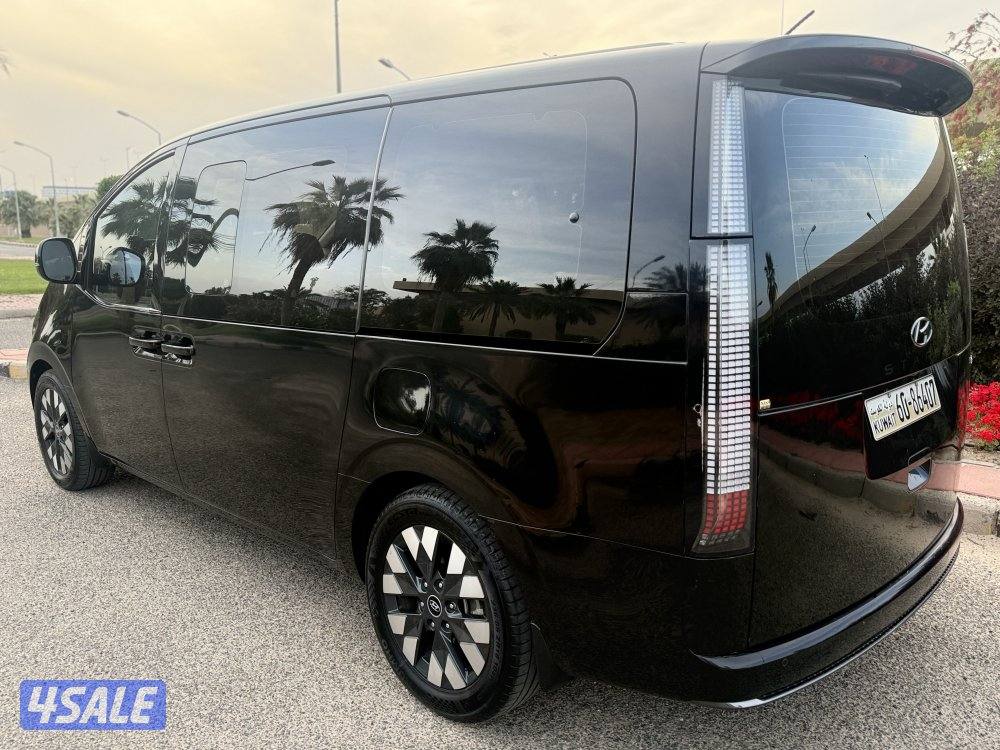 STARIA هيونداي - موديل 2022 - عداد 82 -3