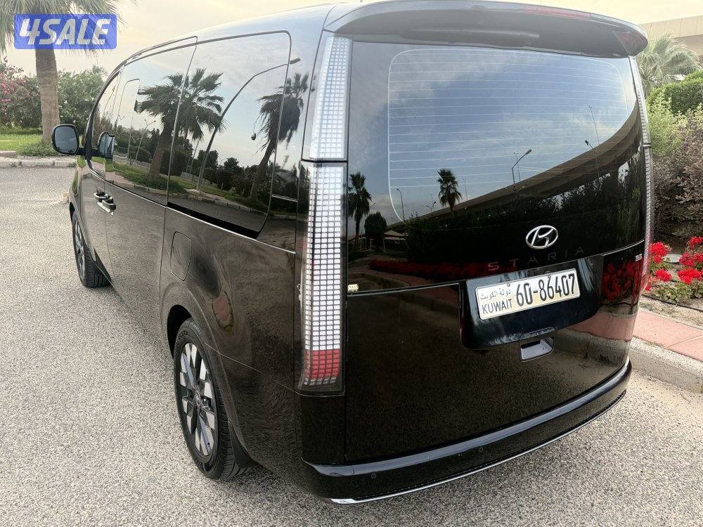 STARIA هيونداي - موديل 2022 - عداد 82 -4