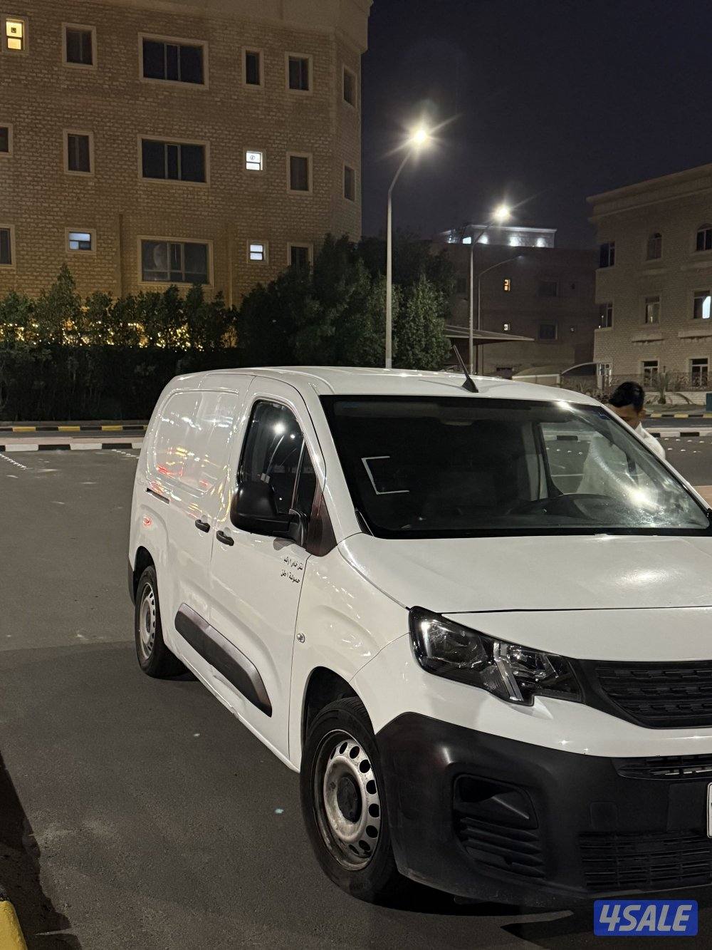 للبيع باص بيجو 2021 ، حالة الوكالة0