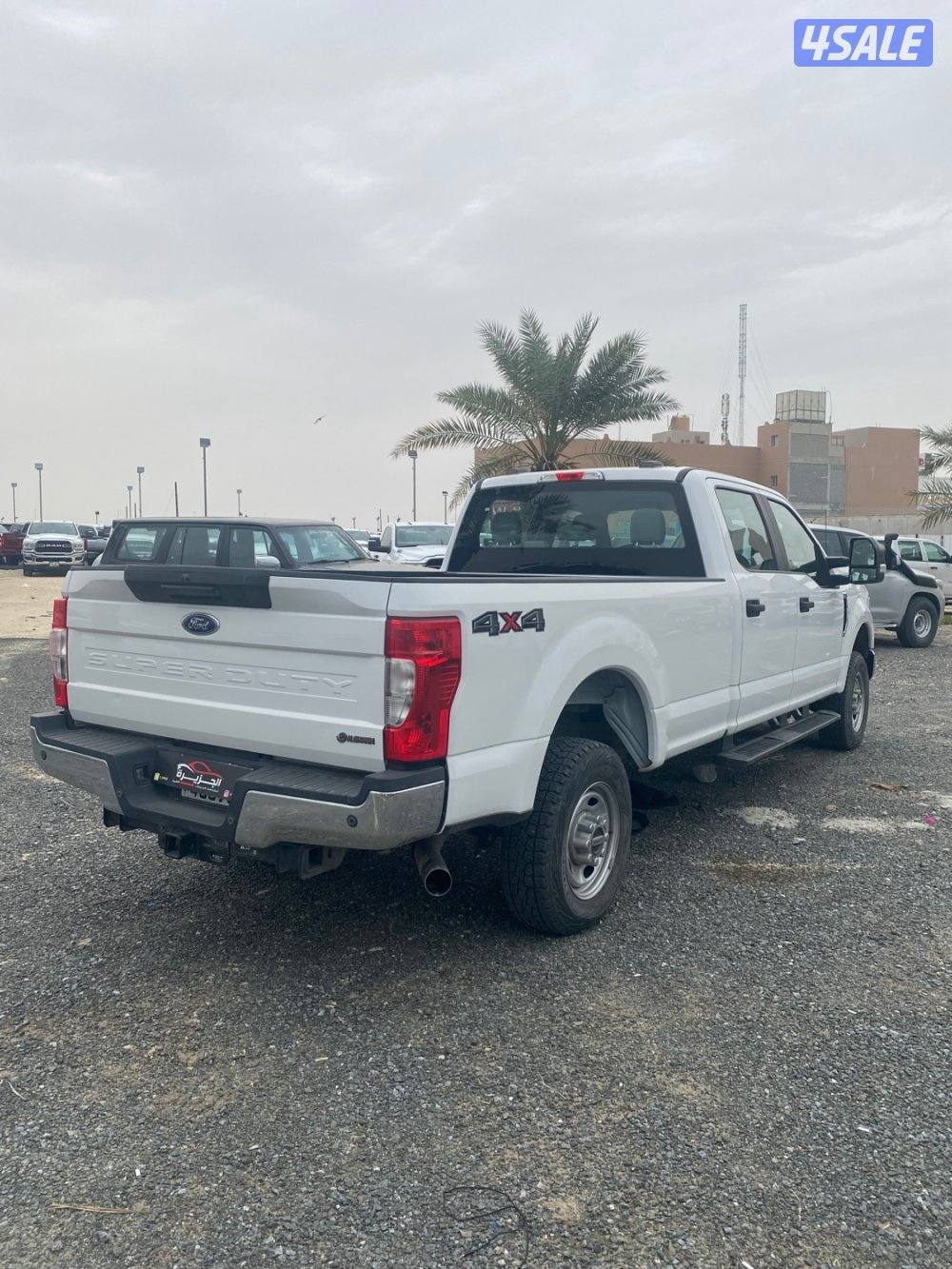 للبيع وانيت  F250 موديل 2020 ماشي ٨٠4