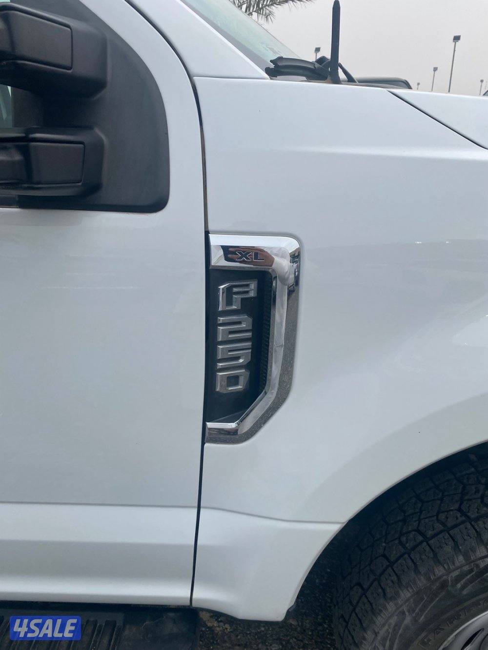 للبيع وانيت  F250 موديل 2020 ماشي ٨٠6