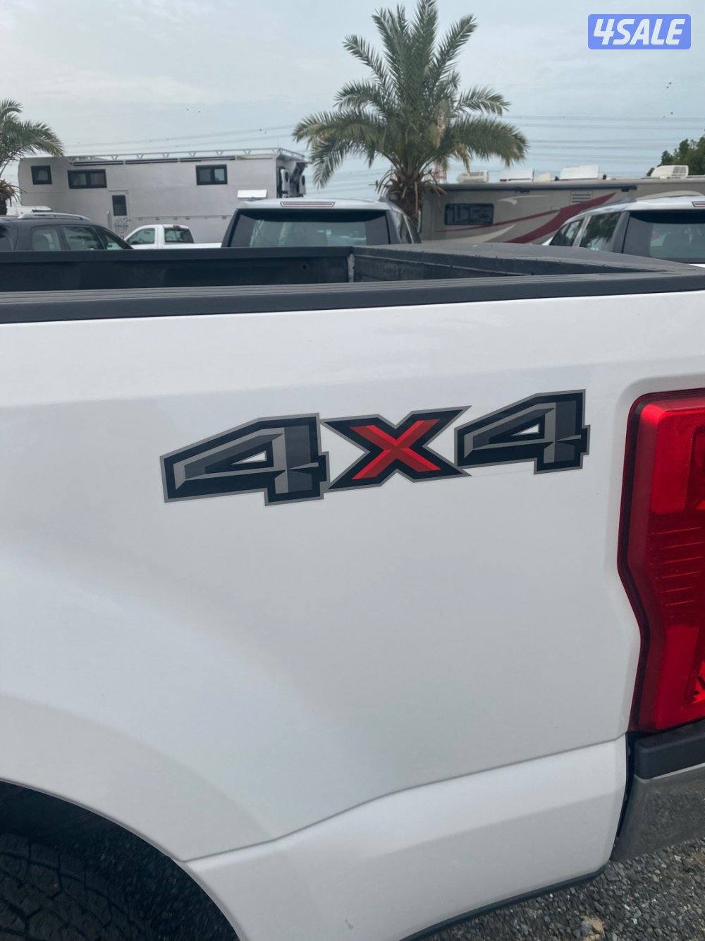 للبيع وانيت  F250 موديل 2020 ماشي ٨٠7