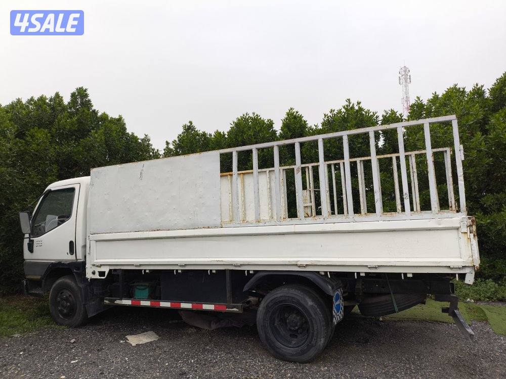 للبيع هاف لوري بانزين موديل 19961