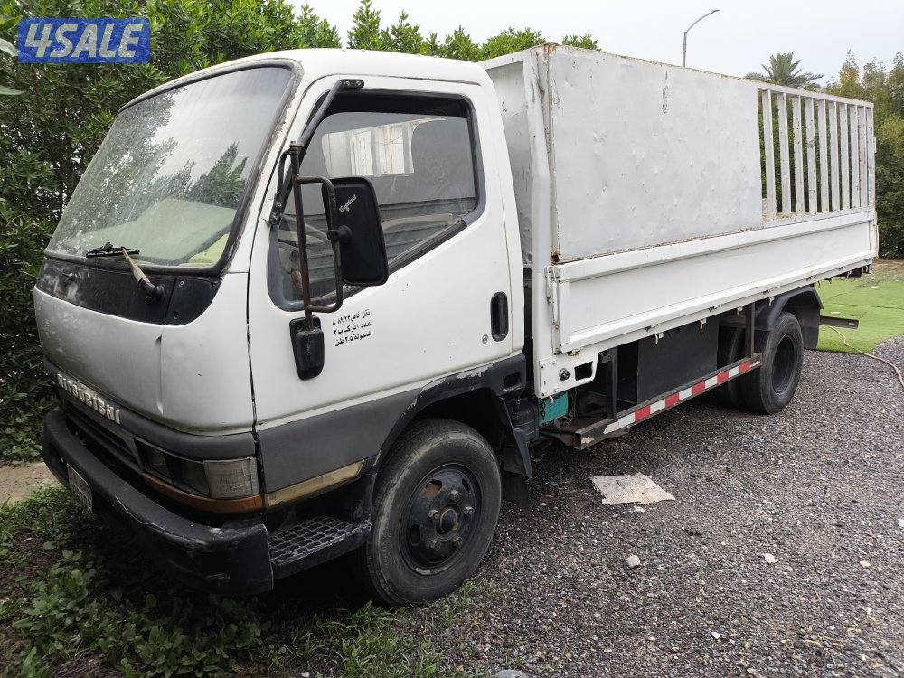 للبيع هاف لوري بانزين موديل 19963