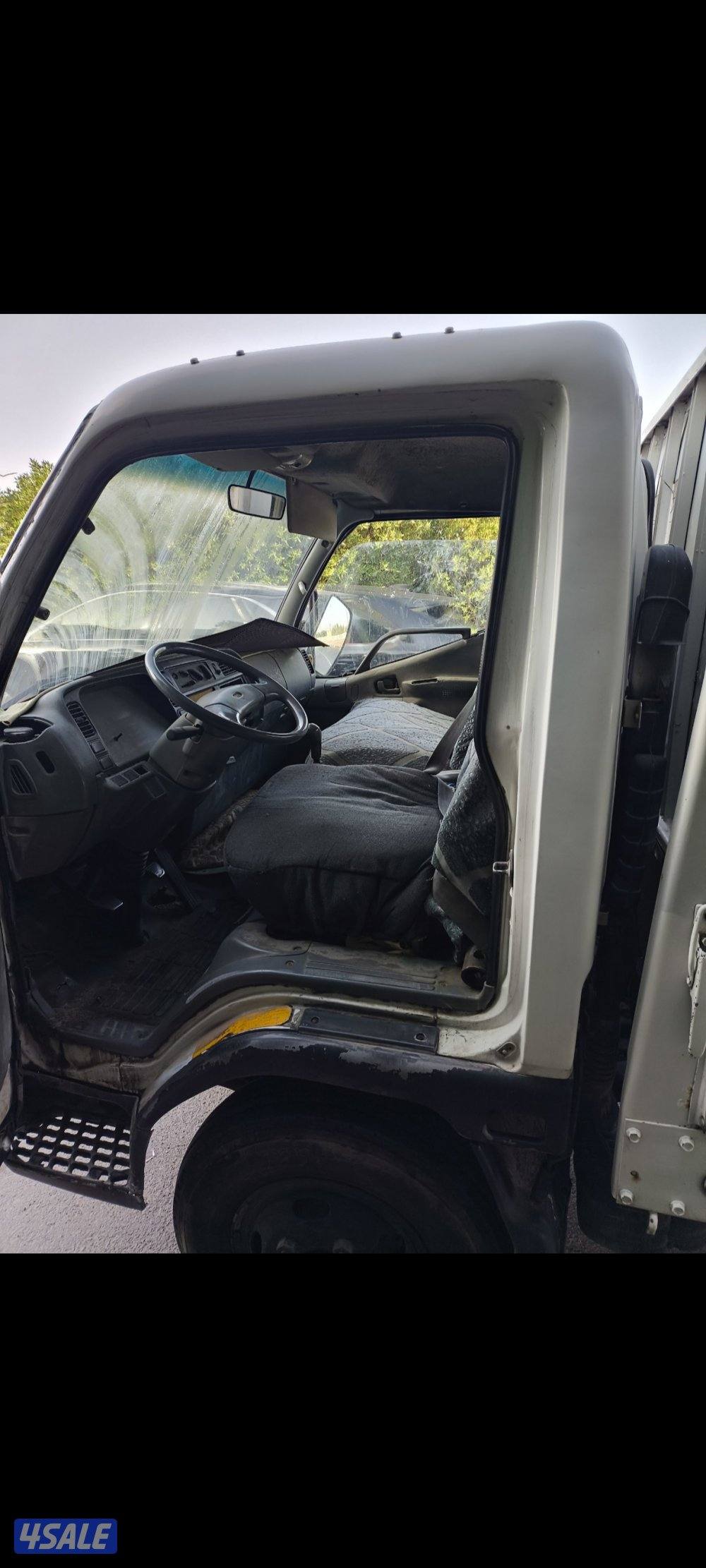 للبيع هاف لوري بانزين موديل 19964