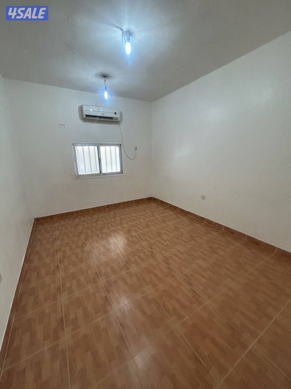 للأجار ملحق يتكون من غرفه و صاله و حمام و مطبخ علمآ بأن الملحق واسع2