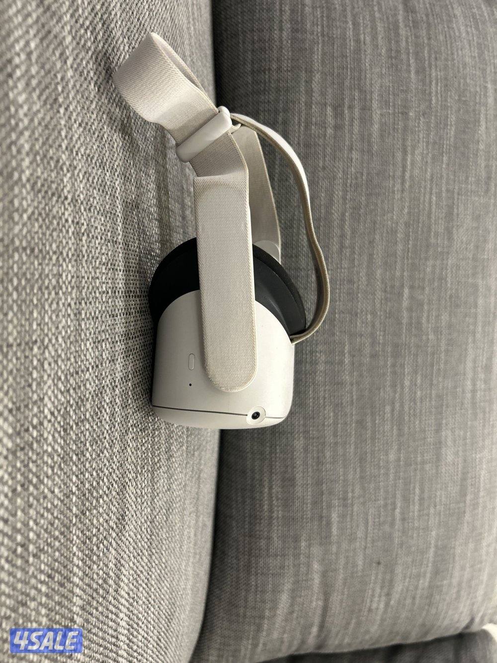 Vr oculus quest 3 مستعمله و متزلقه بس نضيفه من داخل و تشتغل زين2