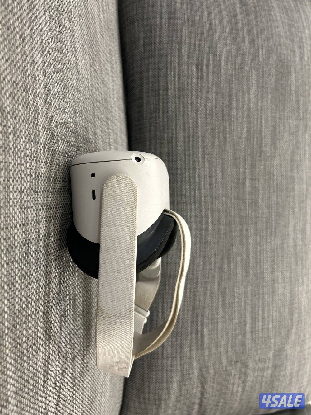 Vr oculus quest 3 مستعمله و متزلقه بس نضيفه من داخل و تشتغل زين3